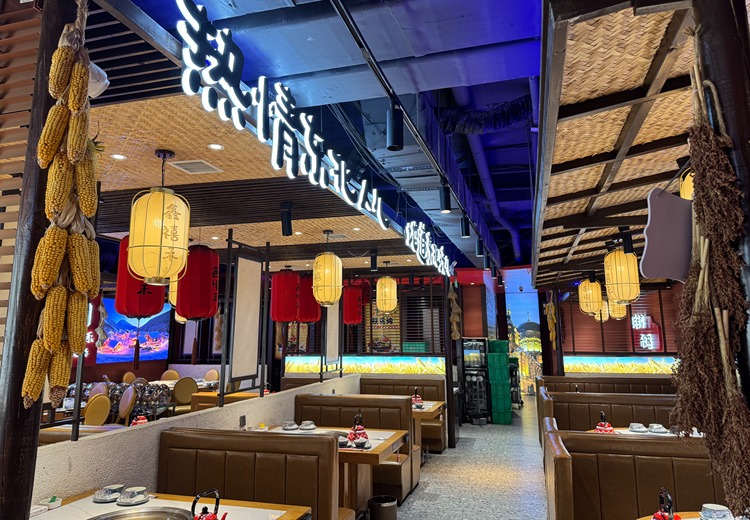 鑫禧禾排骨鸡手铁锅炖：鲜料顶配老酱慢炖，软烂脱骨胶原满满，3 - 4人量超满足