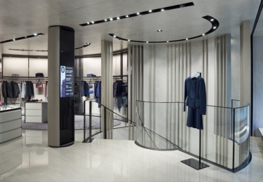 上海淮海路 ARMANI 阿玛尼精品店 扭弧双侧梁钢玻艺术楼梯
