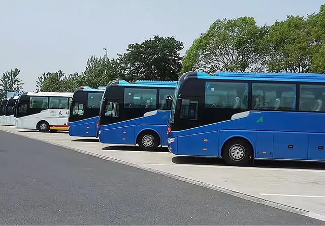 大巴车