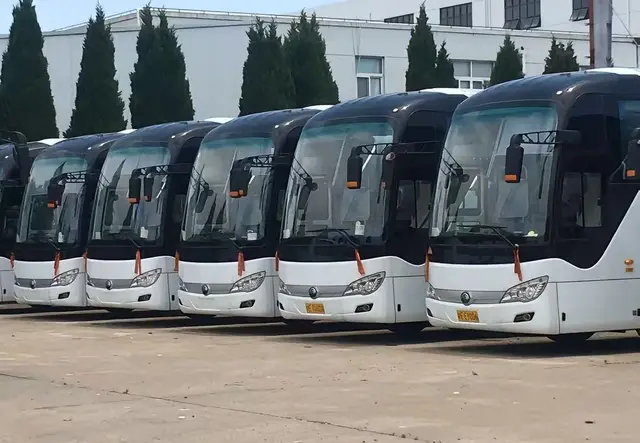大巴车