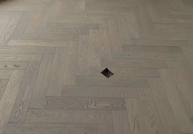 人字拼橡木实木地板