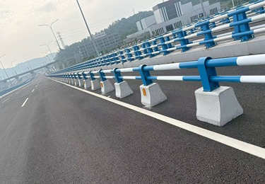 水泥墩防撞护栏