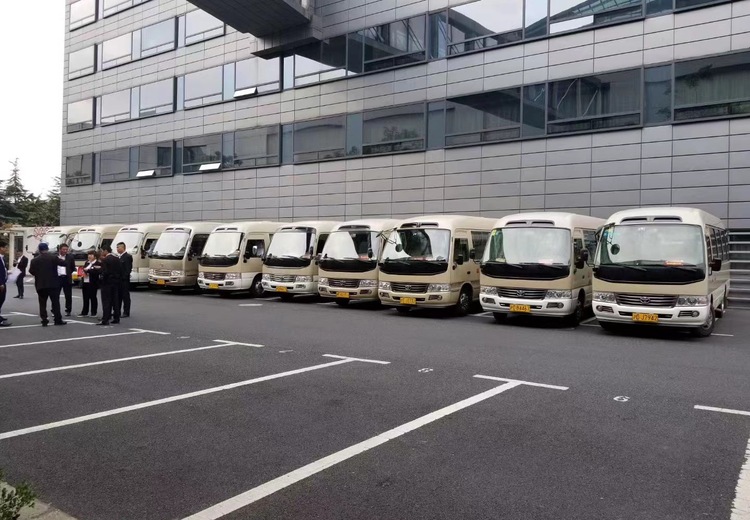 中巴租车