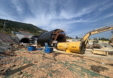中交二公局夏庄隧道风机施工现场
