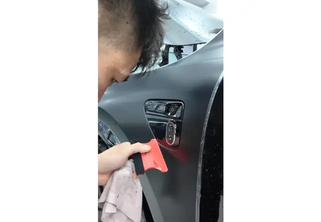 贴膜现场