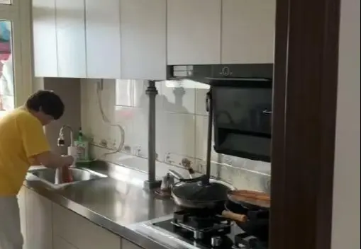 全铝橱柜配不锈钢桌面
