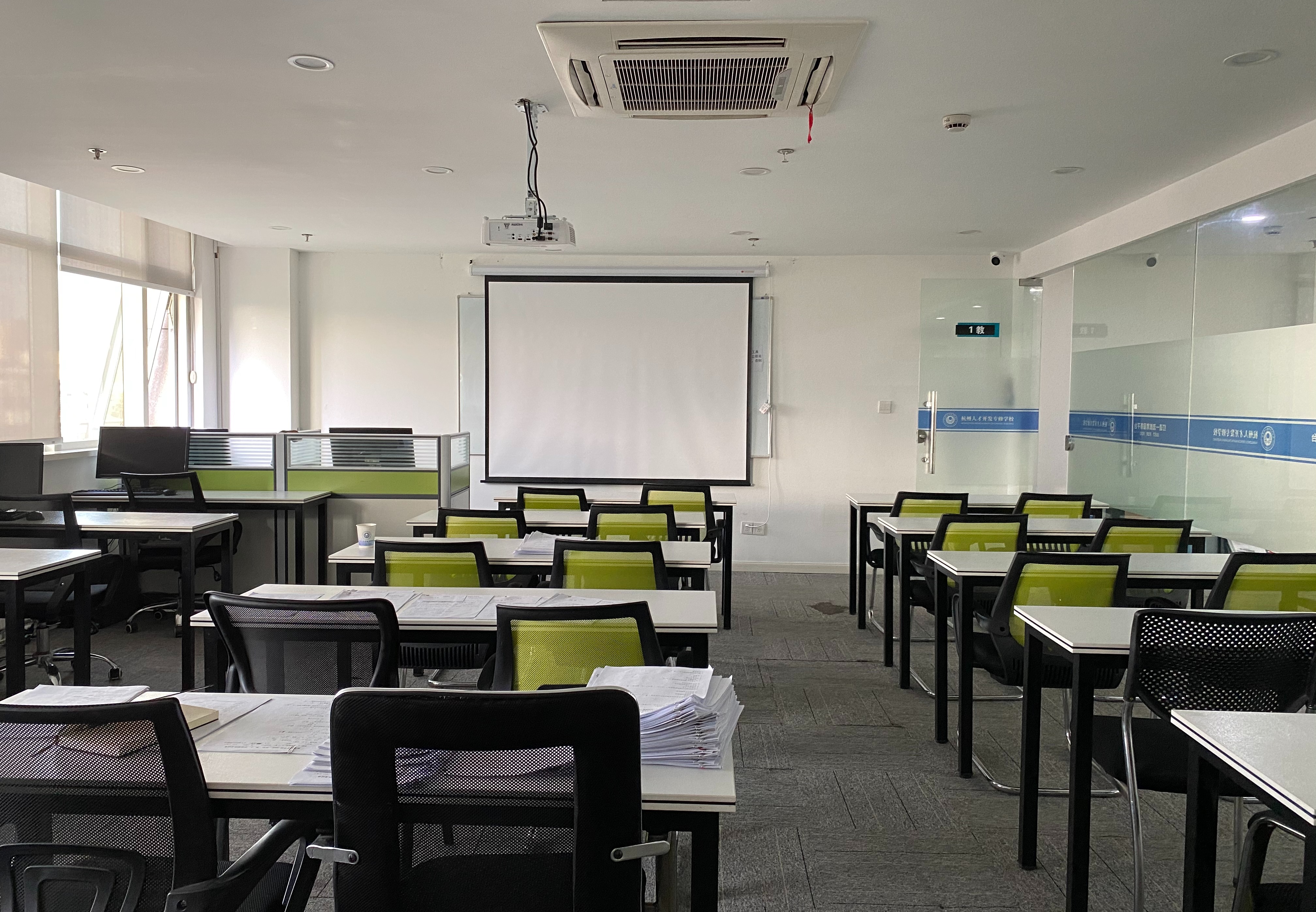 成人学历提升、成人高考、升大专、升本科、考证培训