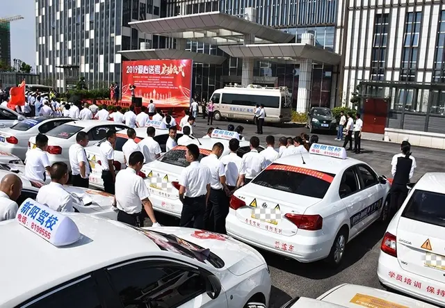 教练车