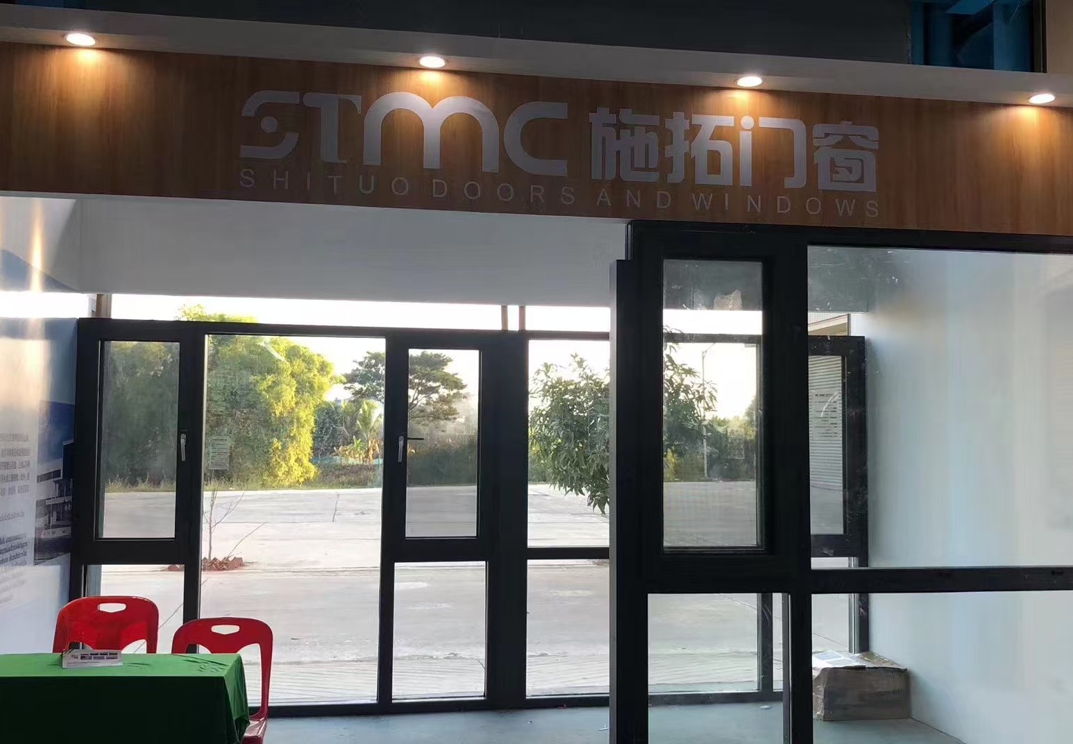 大玻璃落地窗
