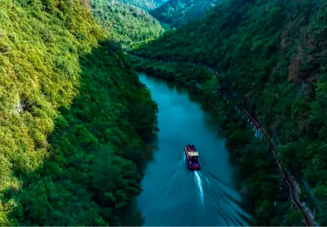 清江三渡峡画舫游船