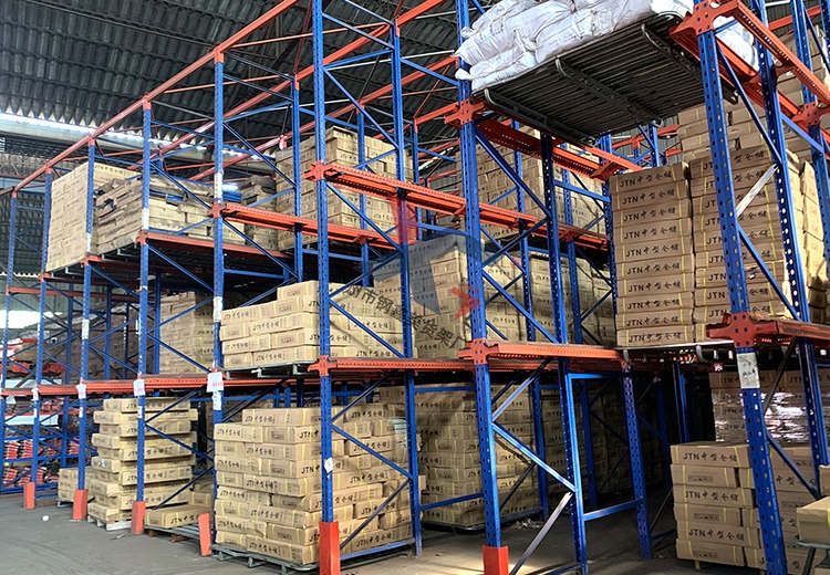 仓储货架定制叉车作业驶入式穿梭式货架设计安装一体化