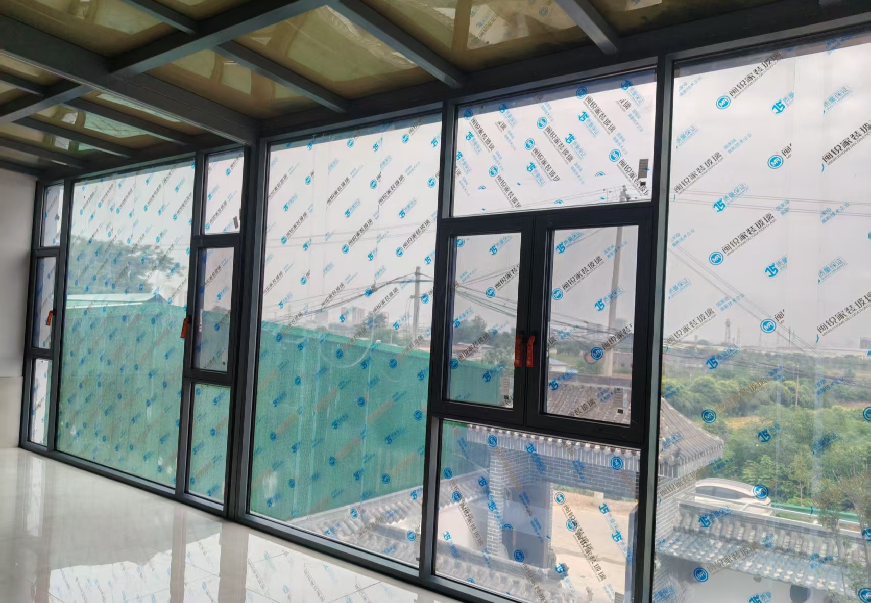 封阳台门窗