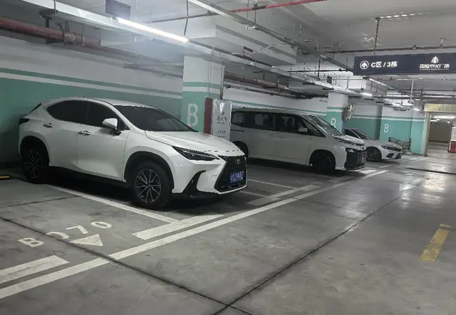 鹏盛商务地下停车场