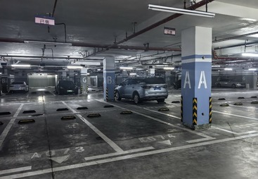 鹏盛商务地下停车场