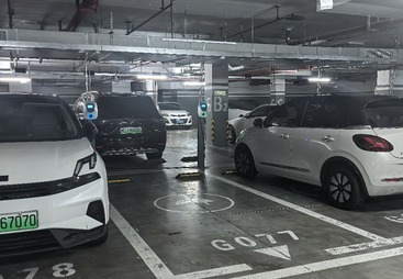 鹏盛商务地下停车场