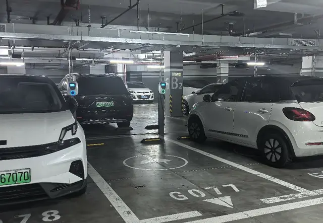 鹏盛商务地下停车场