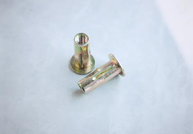 膨胀螺母