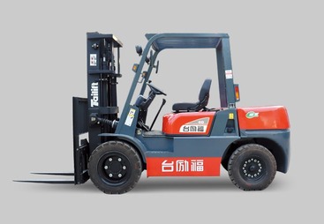 4吨国四内燃平衡叉车