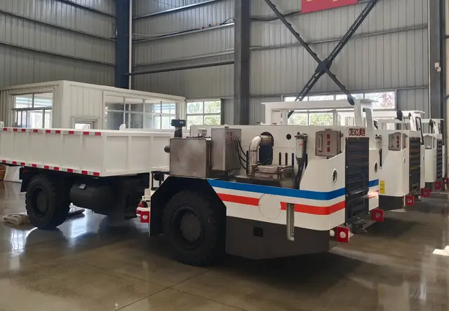 铰接式工程车
