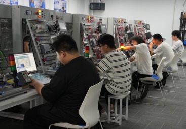 电⽓安装（电⼯）基础班