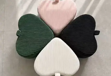 竖条爱心灯芯绒矮凳