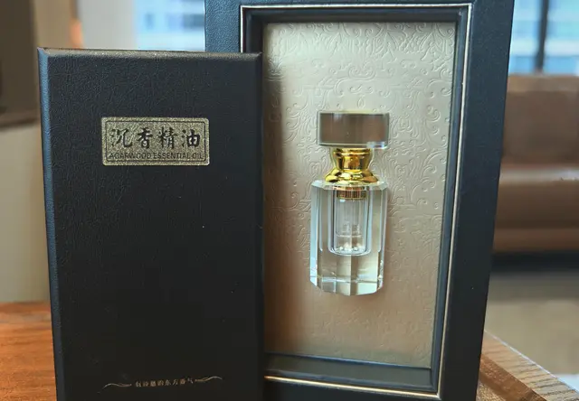 沉香精油