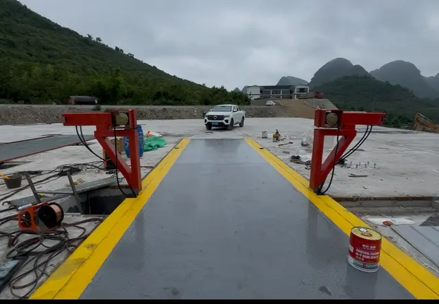 深基础后翻液压翻板